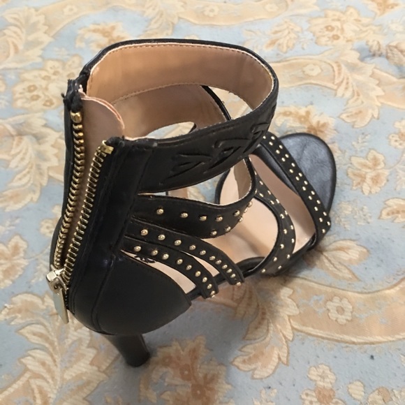 Comfortable, beautiful party shoe . - Picture 4 of 5